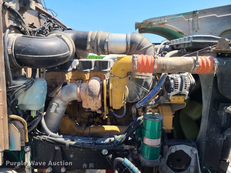 image for item MO9884 2001 Peterbilt 378  semi truck