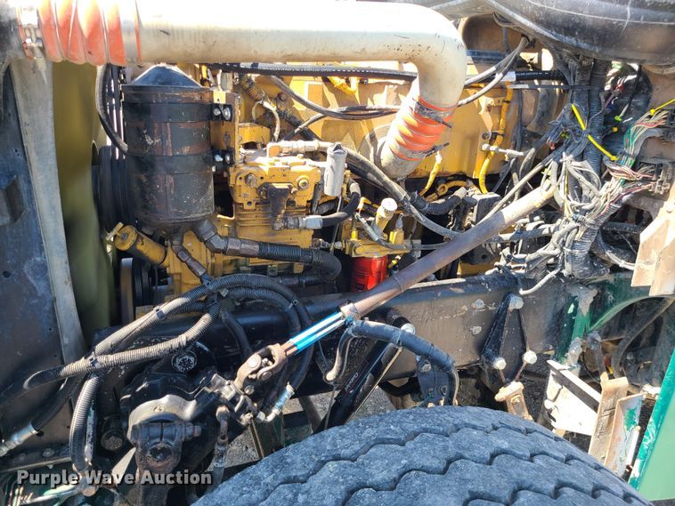 image for item MO9884 2001 Peterbilt 378  semi truck