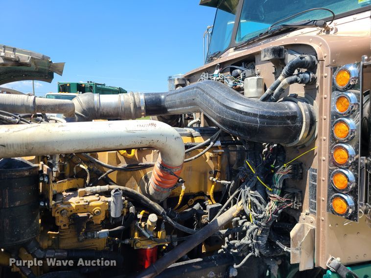 image for item MO9884 2001 Peterbilt 378  semi truck