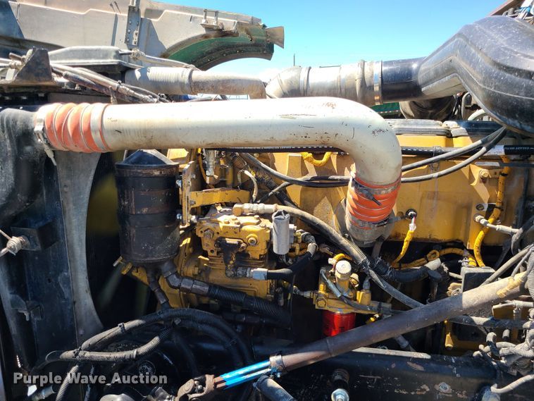 image for item MO9884 2001 Peterbilt 378  semi truck