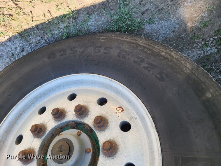 image for item MO9884 2001 Peterbilt 378  semi truck