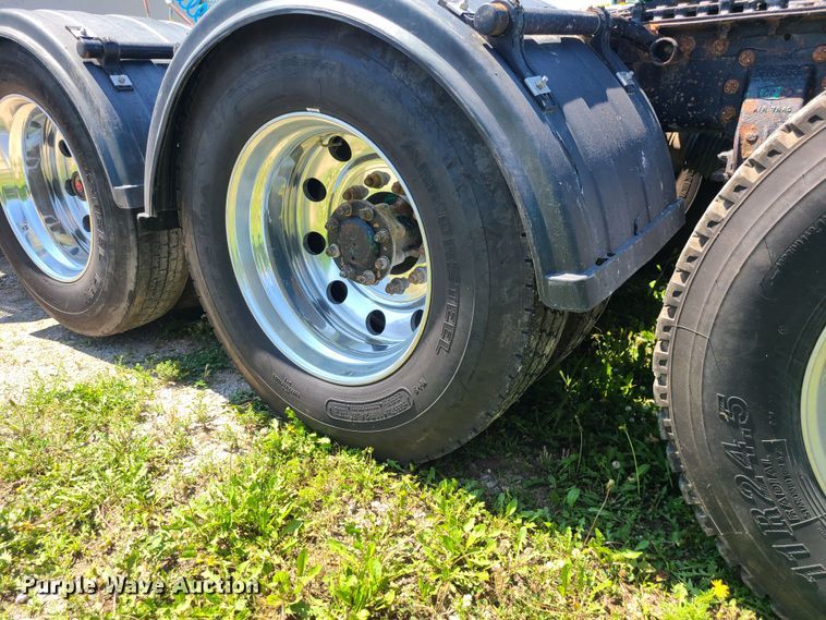 image for item MO9884 2001 Peterbilt 378  semi truck