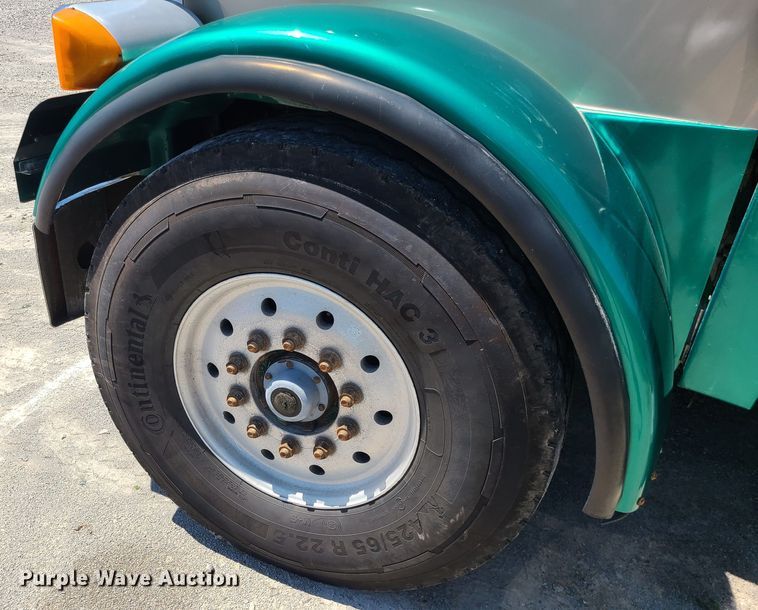 image for item MO9884 2001 Peterbilt 378  semi truck