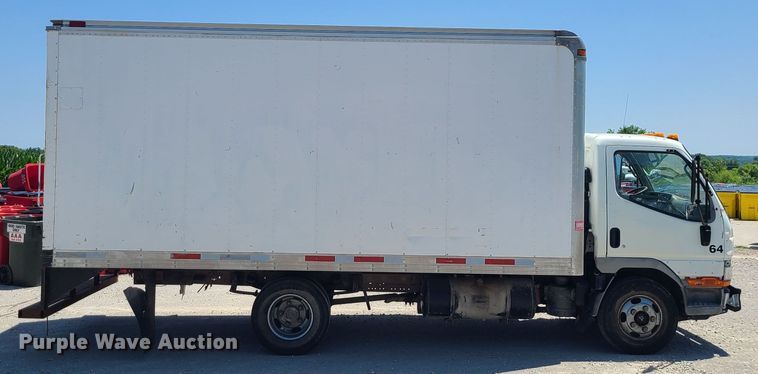 image for item MO9885 1998 Mitsubishi Fuso FE  box truck