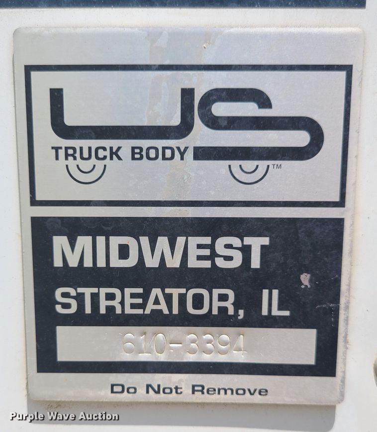 image for item MO9885 1998 Mitsubishi Fuso FE  box truck