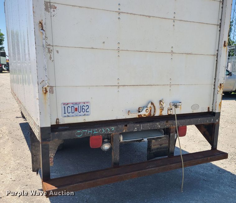 image for item MO9885 1998 Mitsubishi Fuso FE  box truck