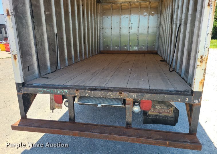 image for item MO9885 1998 Mitsubishi Fuso FE  box truck