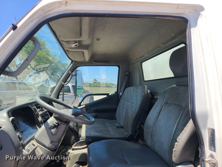 image for item MO9885 1998 Mitsubishi Fuso FE  box truck