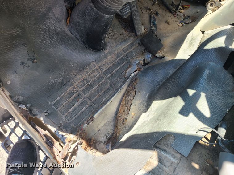 image for item MO9885 1998 Mitsubishi Fuso FE  box truck