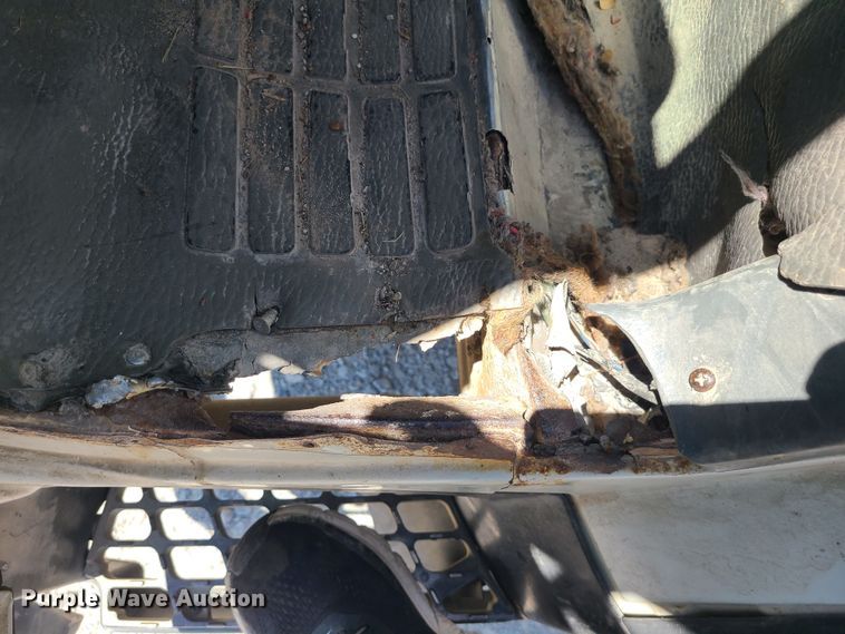 image for item MO9885 1998 Mitsubishi Fuso FE  box truck