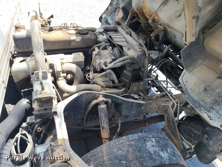 image for item MO9885 1998 Mitsubishi Fuso FE  box truck