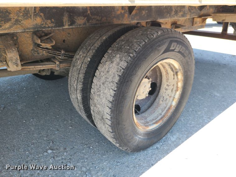 image for item MO9885 1998 Mitsubishi Fuso FE  box truck