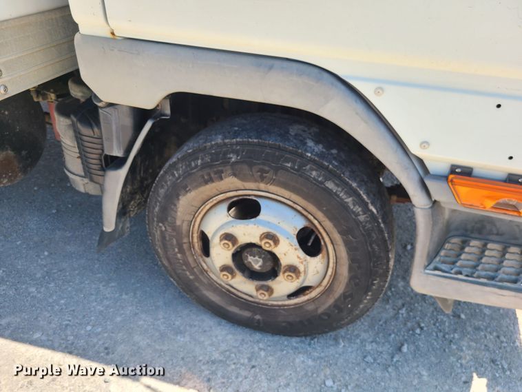 image for item MO9885 1998 Mitsubishi Fuso FE  box truck