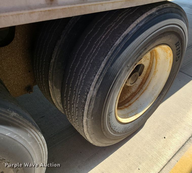 image for item MO9888 2000 Wabash  dry van trailer