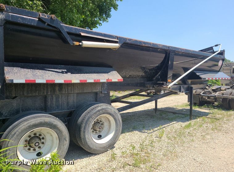 image for item MO9901 2016 CTS end dump trailer