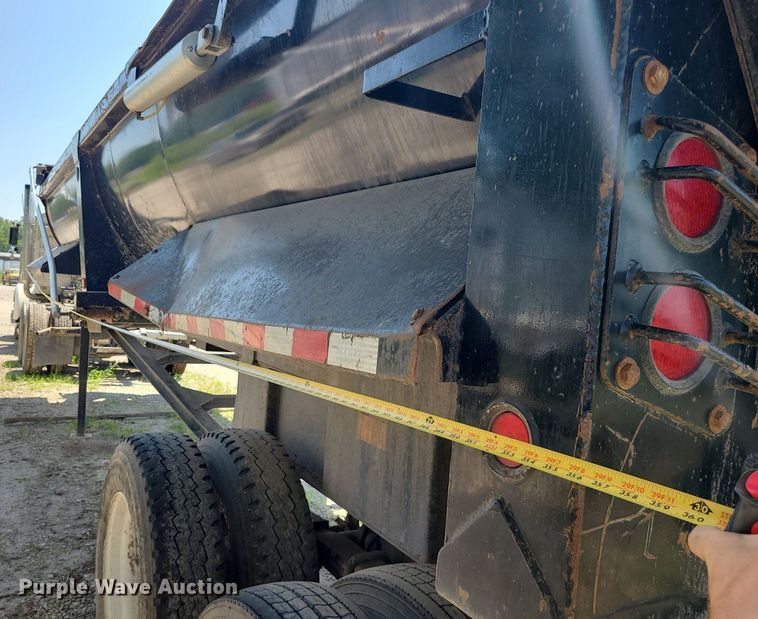 image for item MO9901 2016 CTS end dump trailer