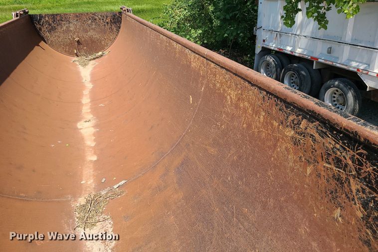 image for item MO9901 2016 CTS end dump trailer