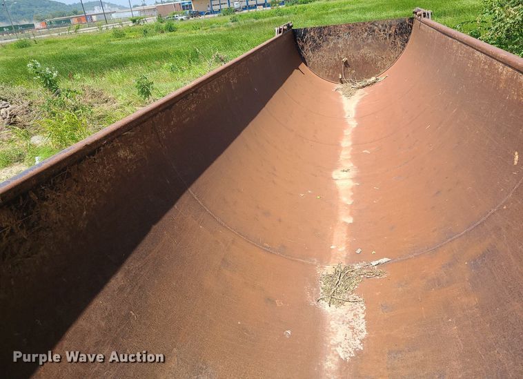 image for item MO9901 2016 CTS end dump trailer