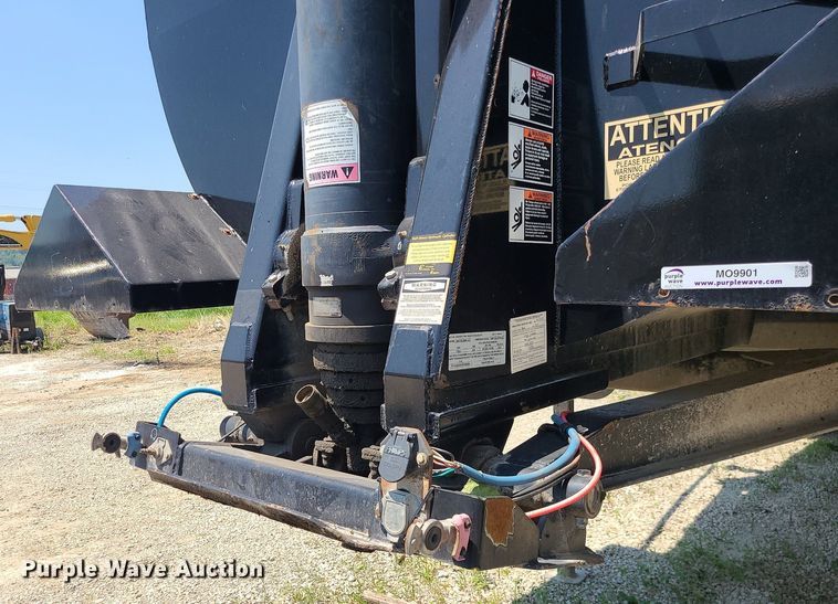 image for item MO9901 2016 CTS end dump trailer