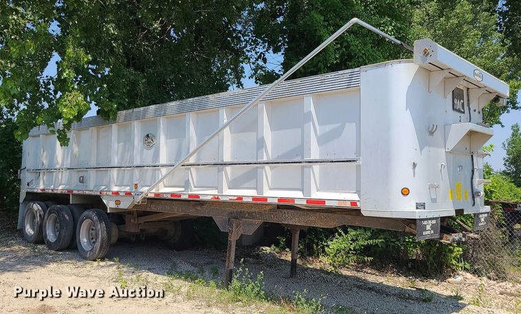 image for item MO9902 2001 MAC  end dump trailer