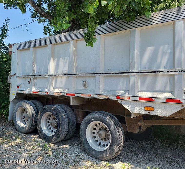 image for item MO9902 2001 MAC  end dump trailer