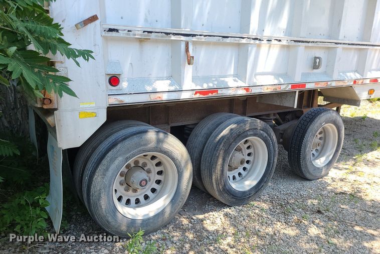 image for item MO9902 2001 MAC  end dump trailer