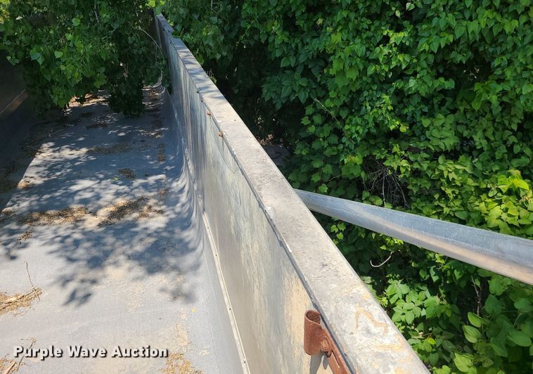 image for item MO9902 2001 MAC  end dump trailer