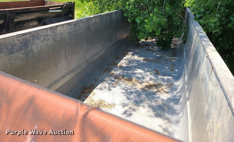 image for item MO9902 2001 MAC  end dump trailer