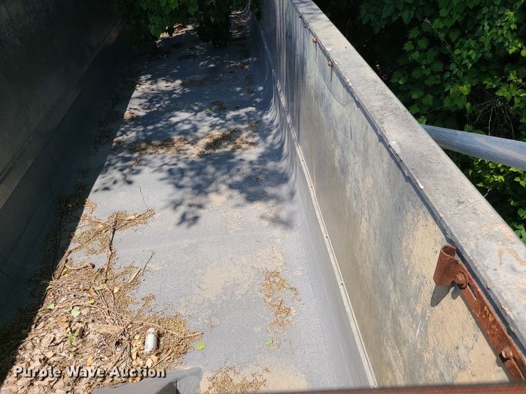 image for item MO9902 2001 MAC  end dump trailer