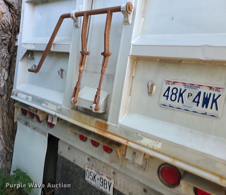 image for item MO9902 2001 MAC  end dump trailer