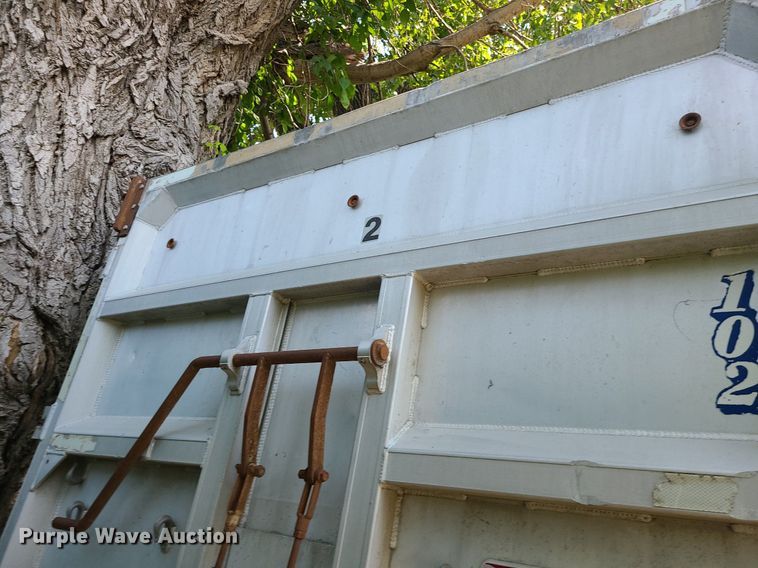 image for item MO9902 2001 MAC  end dump trailer