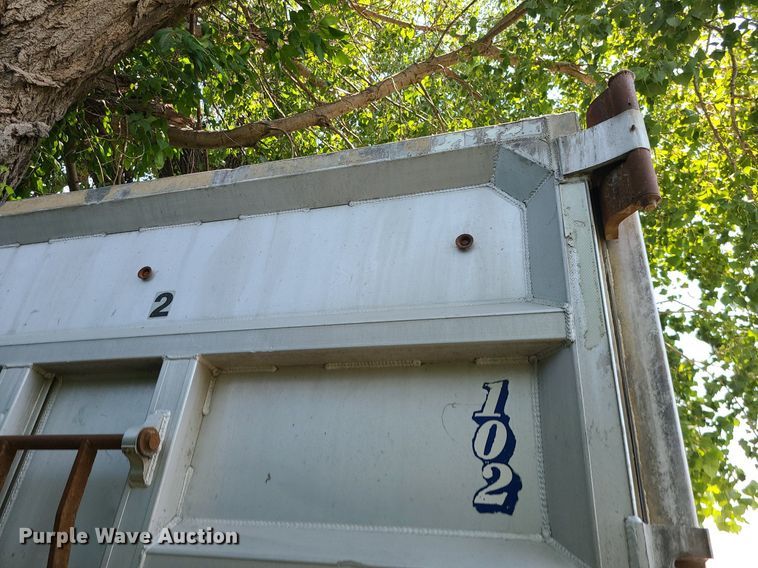 image for item MO9902 2001 MAC  end dump trailer