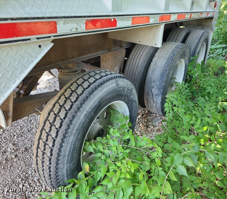 image for item MO9902 2001 MAC  end dump trailer