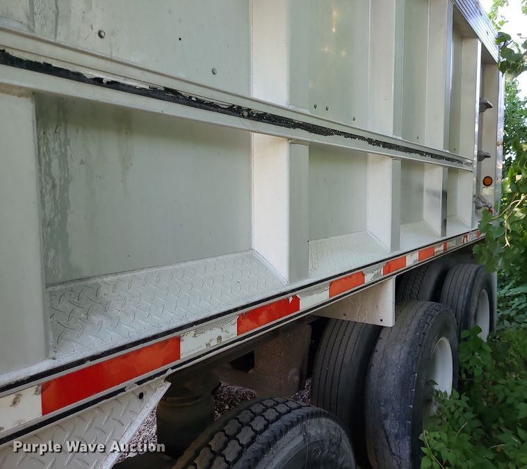 image for item MO9902 2001 MAC  end dump trailer