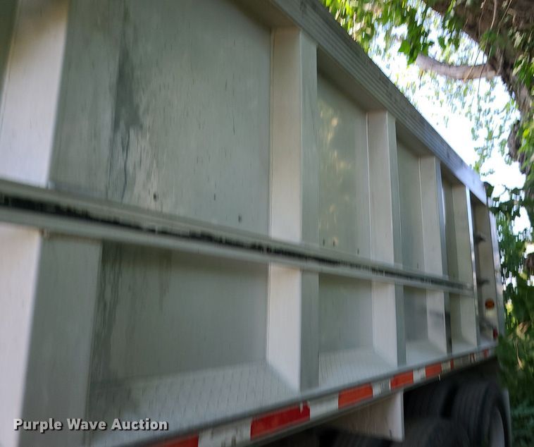 image for item MO9902 2001 MAC  end dump trailer