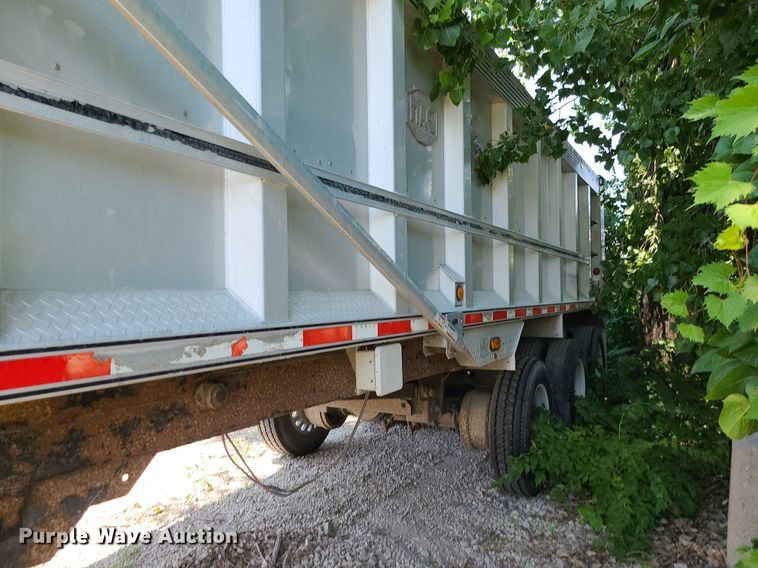 image for item MO9902 2001 MAC  end dump trailer