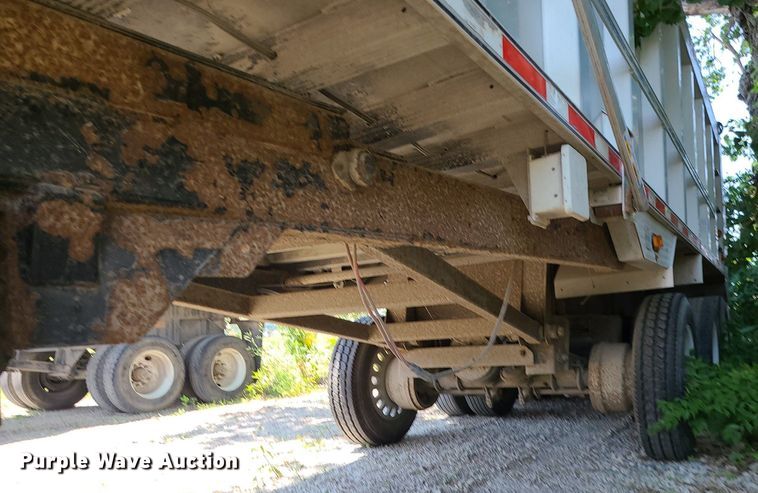 image for item MO9902 2001 MAC  end dump trailer