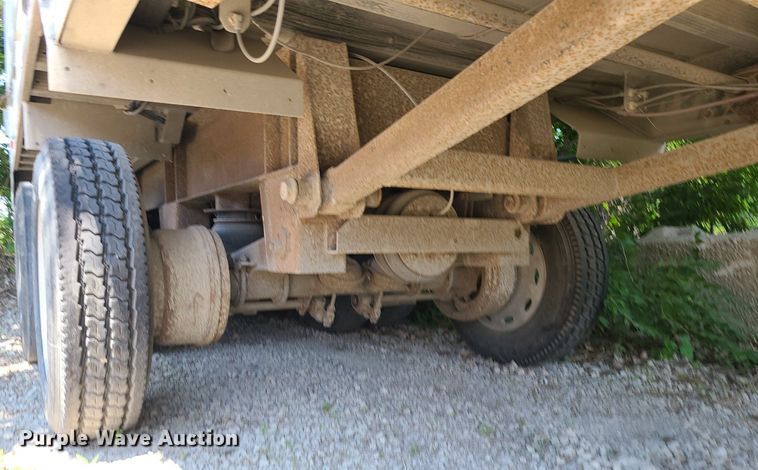 image for item MO9902 2001 MAC  end dump trailer