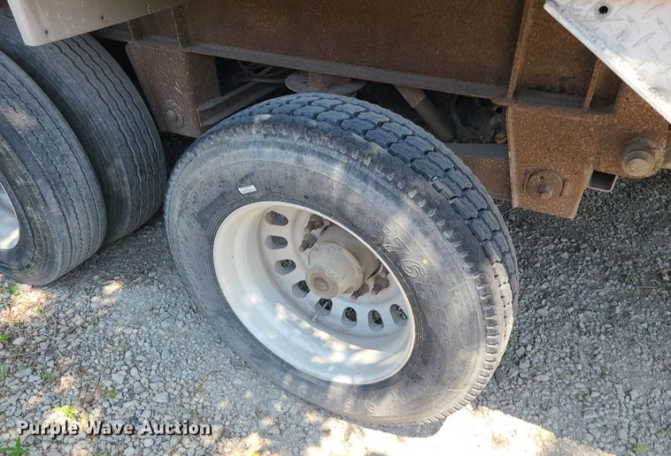 image for item MO9902 2001 MAC  end dump trailer