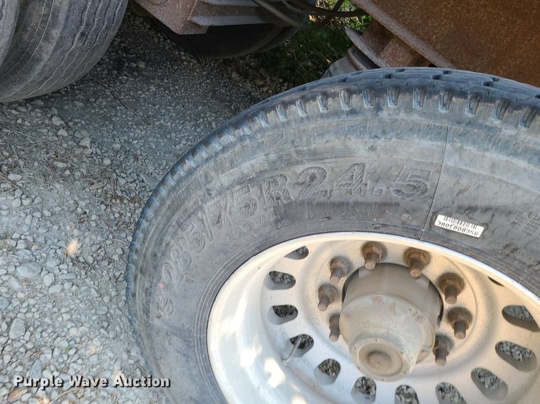 image for item MO9902 2001 MAC  end dump trailer