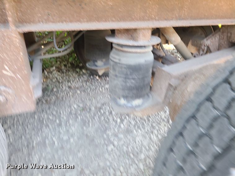 image for item MO9902 2001 MAC  end dump trailer