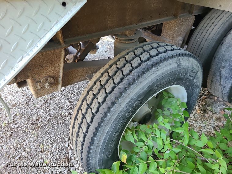 image for item MO9902 2001 MAC  end dump trailer