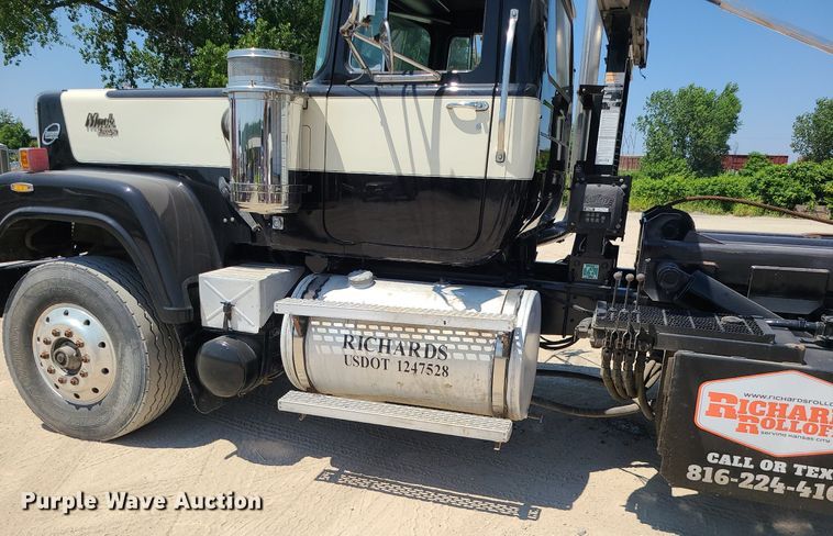 image for item MO9918 1988 Mack Superliner RW700  roll-off container truck