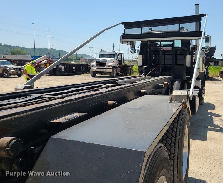 image for item MO9918 1988 Mack Superliner RW700  roll-off container truck