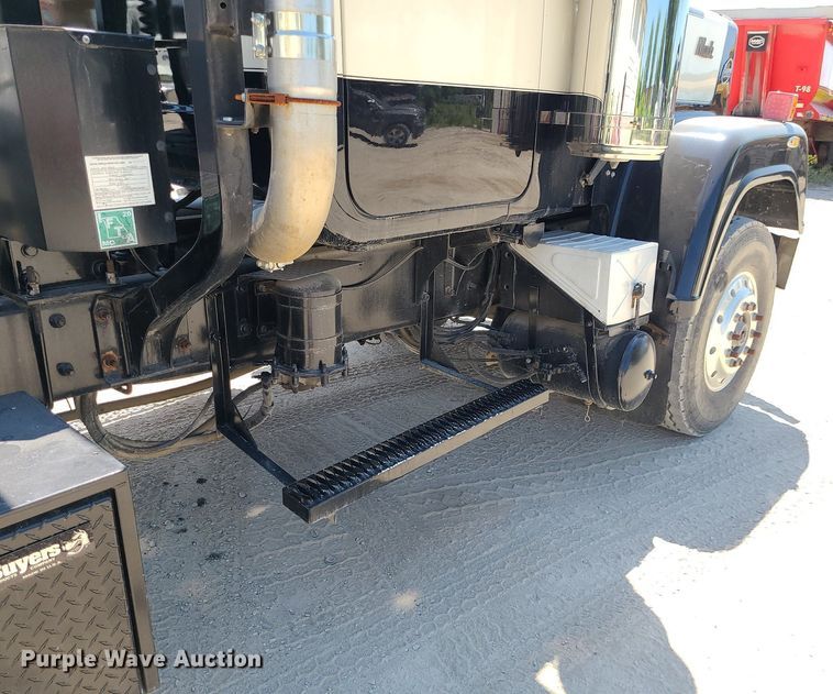 image for item MO9918 1988 Mack Superliner RW700  roll-off container truck