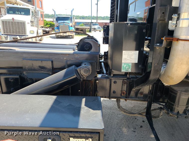 image for item MO9918 1988 Mack Superliner RW700  roll-off container truck