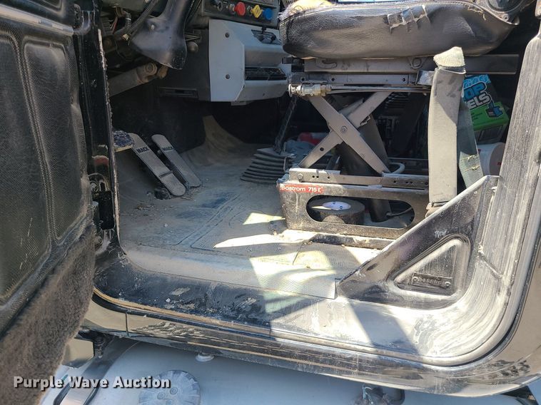 image for item MO9918 1988 Mack Superliner RW700  roll-off container truck