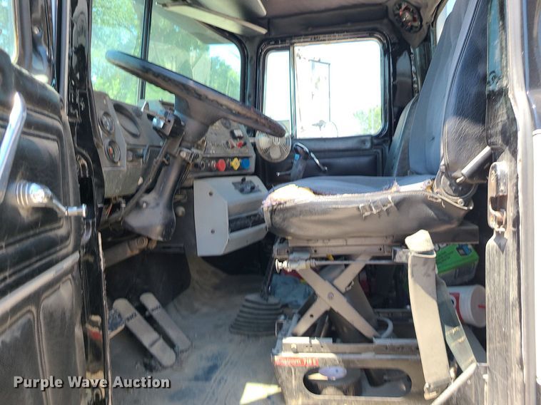 image for item MO9918 1988 Mack Superliner RW700  roll-off container truck