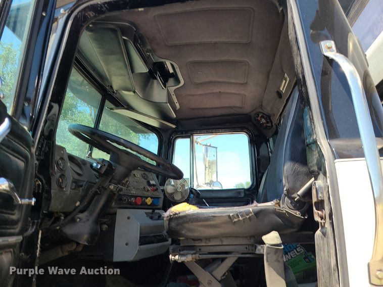 image for item MO9918 1988 Mack Superliner RW700  roll-off container truck