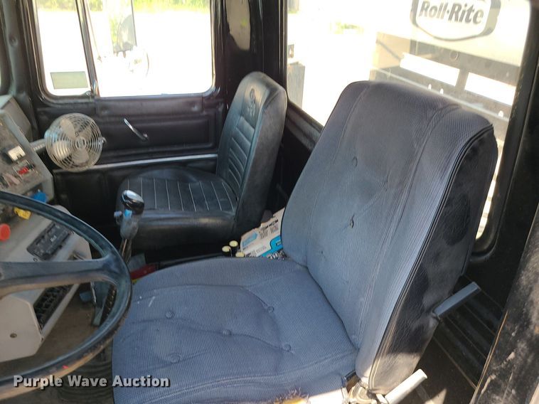 image for item MO9918 1988 Mack Superliner RW700  roll-off container truck